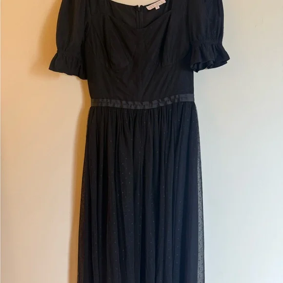 Ivy City Co. Ballerina Tulle Puff Sleeve Formal Midi Dress in Black - Picture 6 of 12